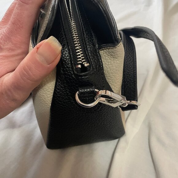 DKNY Avelle Small Crossbody Faux Leather Purse Bag (No Stachel Handles) Unused - Picture 7 of 16